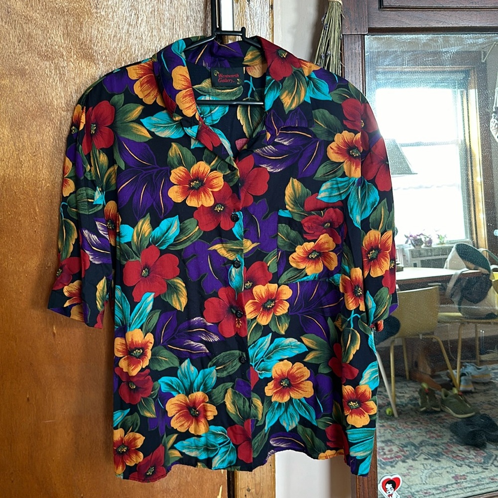 Moody floral print top black purple red green Hawaiian